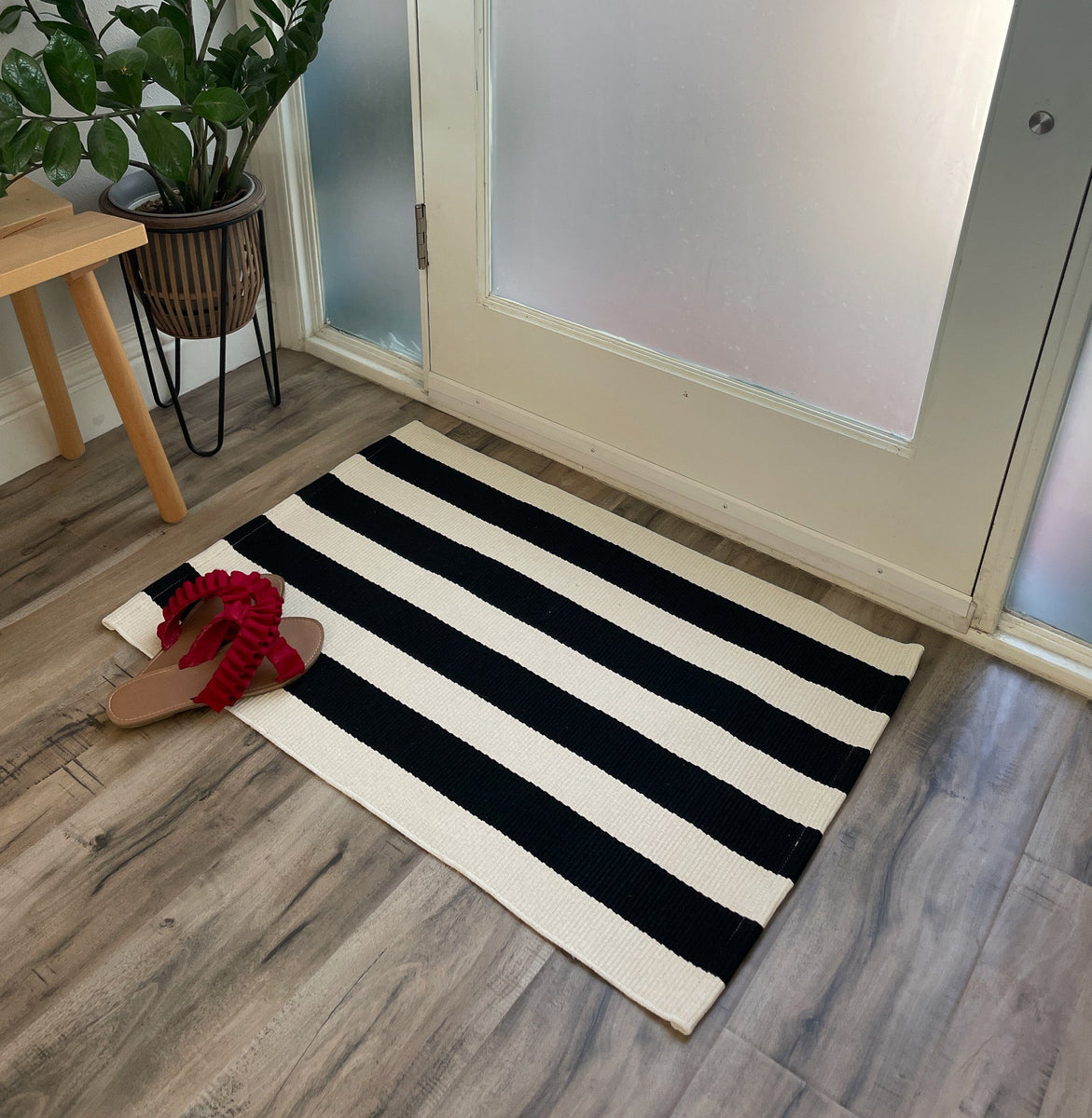 http://nickel-designs.com/cdn/shop/products/rug-black-and-white-striped-entry-rug-3_1200x1200.jpg?v=1624308626