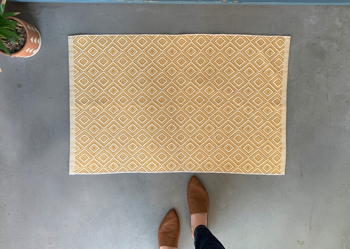 http://nickel-designs.com/cdn/shop/products/rug-boho-woven-doormat-layering-rug-mustard-1_1200x1200.jpg?v=1624307227