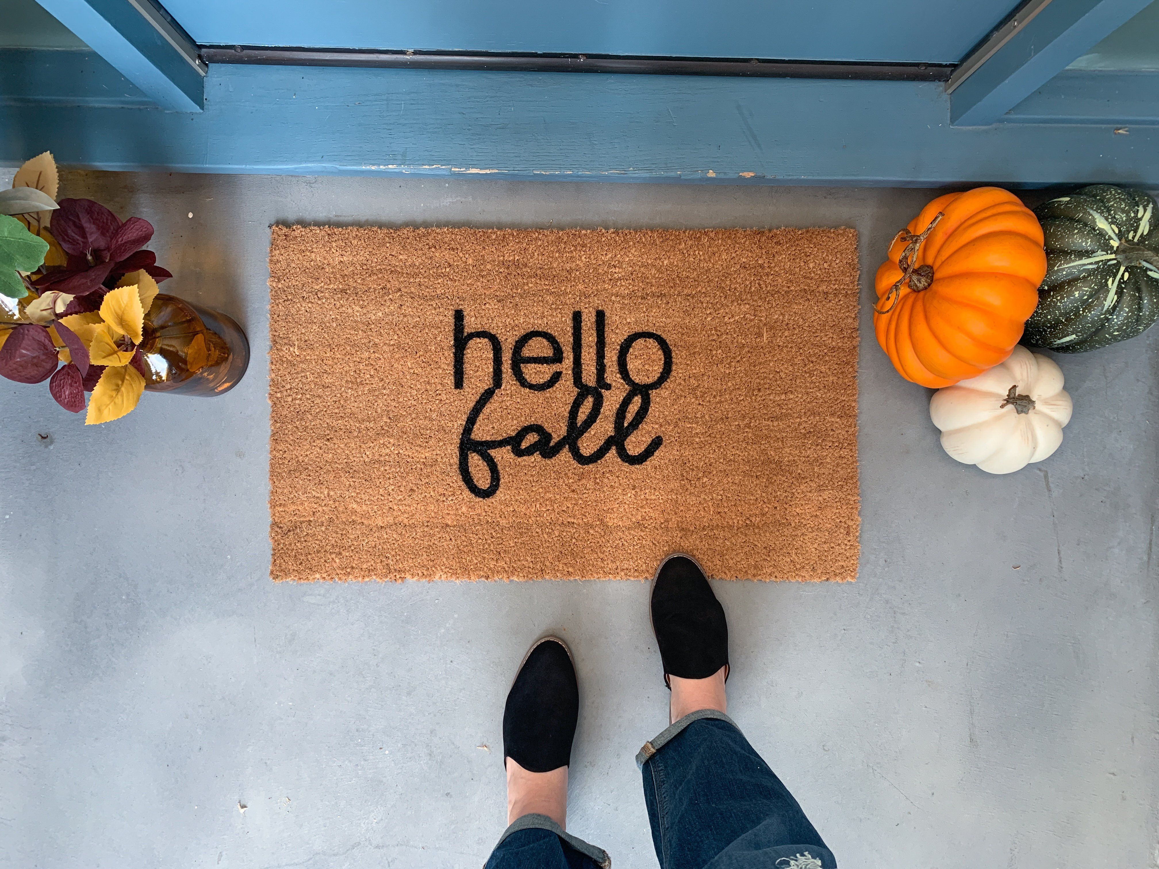 https://nickel-designs.com/cdn/shop/products/doormat-modern-hello-fall-welcome-mat-1@2x.jpg?v=1624306931